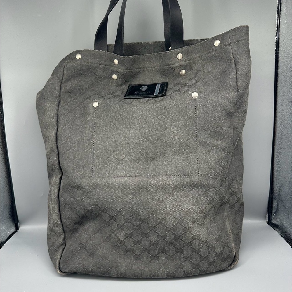 Authentic Gucci Handbag very good condition
